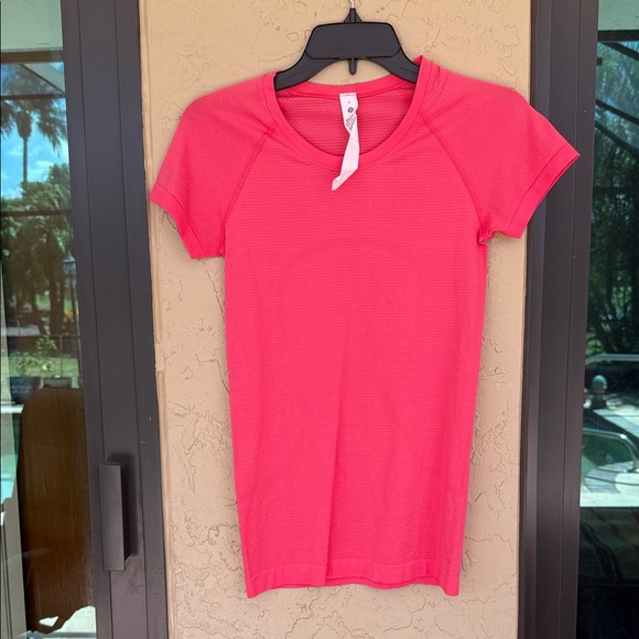 lululemon athletica Tops - lululemon athletica Vibrant Pink Short Sleeve Tee